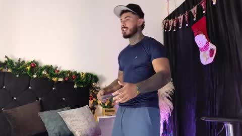 Snapshot of john_and_louis chatting on November 2025 11:40:02 AM John online show from November 2025 11:40:02 AM