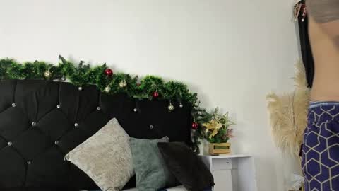 Snapshot of john_and_louis chatting on November 2025 10:59:01 AM John online show from November 2025 10:59:01 AM