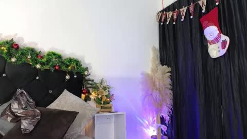 Snapshot of john_and_louis chatting on November 2025 11:09:02 AM John online show from November 2025 11:09:02 AM