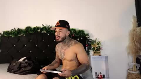 Snapshot of john_and_louis chatting on November 2025 11:01:02 AM John online show from November 2025 11:01:02 AM