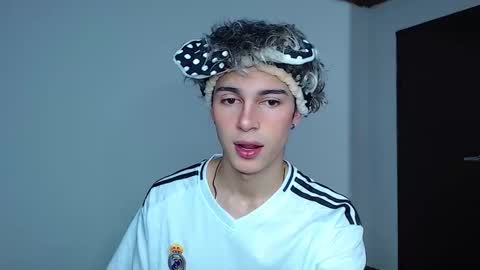 John Vichenso online show from November 2025 11:28:01 PM