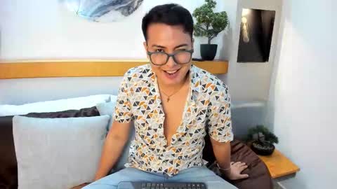 Snapshot of johnbelrose chatting on November 2025 07:18:02 PM johnbelrose online show from November 2025 07:18:02 PM