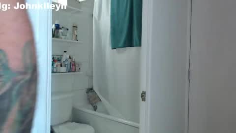 Snapshot of johnklleyn chatting on April 2026 04:26:02 PM john online show from April 2026 04:26:02 PM