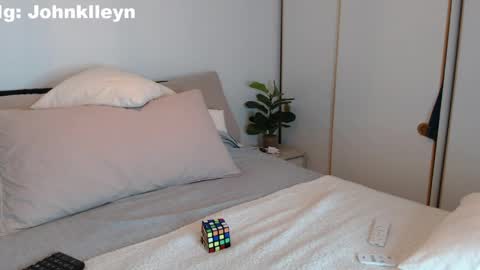 Snapshot of johnklleyn chatting on April 2026 07:04:02 PM john online show from April 2026 07:04:02 PM
