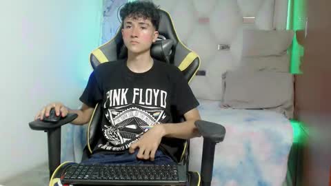 johnny_cagee online show from November 2025 06:01:02 AM