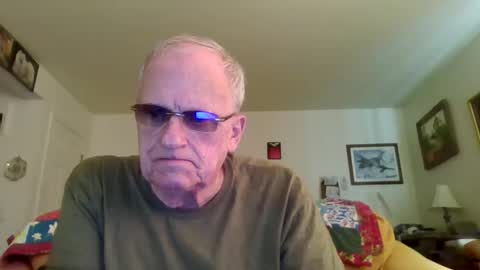 Snapshot of johnnymunch chatting on October 2025 12:20:01 PM johnnymunch online show from October 2025 12:20:01 PM