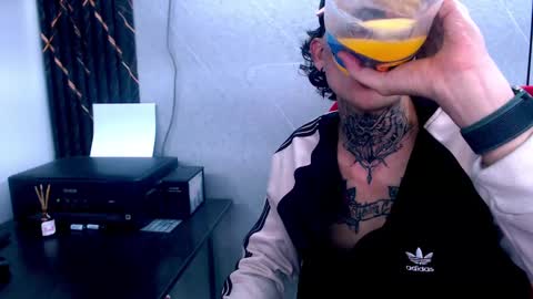 johnsonisaac94  online show from February 2025 10:54:01 AM