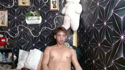 johnydestroyer online show from May 2026 11:24:02 PM