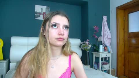 Lana online show from April 2026 04:35:01 AM