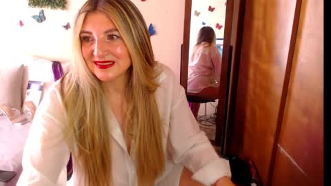 Jolie Mature online show from June 2026 09:09:01 PM