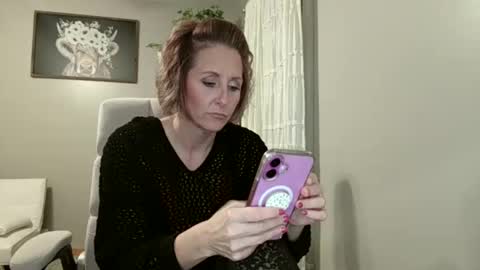 Snapshot of joliexx41 chatting on November 2025 02:43:02 AM Jolie online show from November 2025 02:43:02 AM