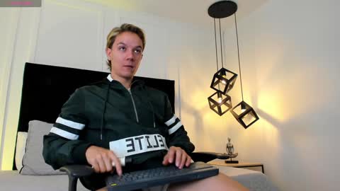 Jonathan Danielss  online show from January 2025 11:35:01 AM