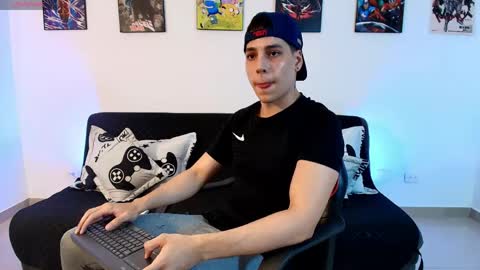Instagram jonathanfit14 online show from April 2026 11:20:02 PM