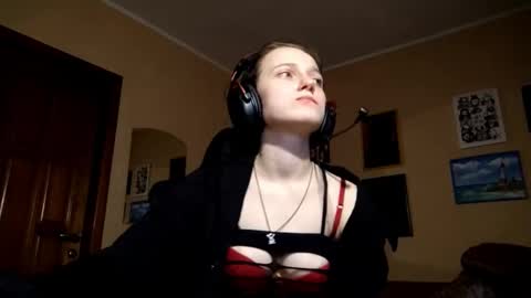 Snapshot of jonellecogburn chatting on December 2025 09:10:02 PM Mia online show from December 2025 09:10:02 PM