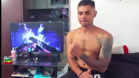 jonesjoness15 online show from November 2025 04:08:01 PM