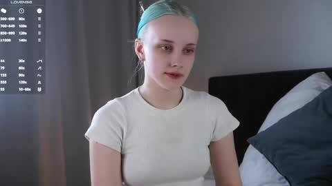 Snapshot of jonnienita chatting on May 2026 12:22:01 PM Alice online show from May 2026 12:22:01 PM