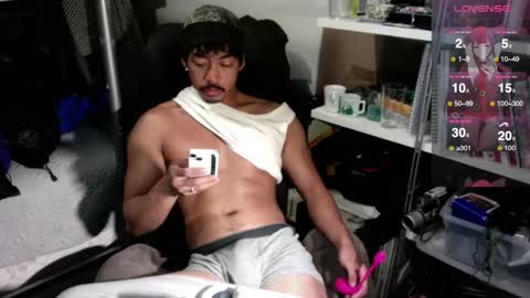 Snapshot of jonutty chatting on December 2025 05:38:02 AM jonutty online show from December 2025 05:38:02 AM