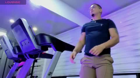 joshmiller___ online show from May 2026 07:11:01 PM
