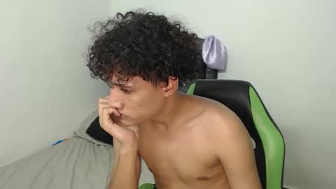 Snapshot of josue_skinny chatting on March 2026 08:19:01 AM JOSUE online show from March 2026 08:19:01 AM