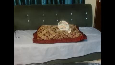 jovially queen online show from March 2025 05:49:02 PM