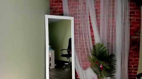 Snapshot of joyce_shinne chatting on September 2025 01:38:02 PM Joyce online show from September 2025 01:38:02 PM