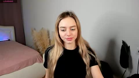 Snapshot of joyce_shinne chatting on November 2025 07:21:01 AM Joyce online show from November 2025 07:21:01 AM