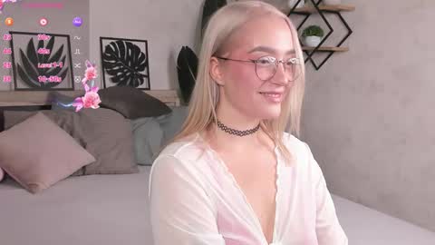 Snapshot of joyfuljasmine chatting on September 2025 08:41:02 AM Vickie online show from September 2025 08:41:02 AM