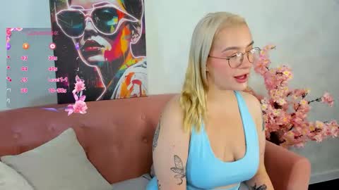 Snapshot of joyfuljasmine chatting on September 2025 12:26:02 AM Vickie online show from September 2025 12:26:02 AM