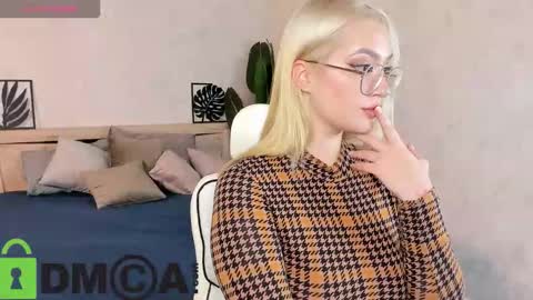 Snapshot of joyfuljasmine chatting on October 2025 09:53:01 AM Vickie online show from October 2025 09:53:01 AM