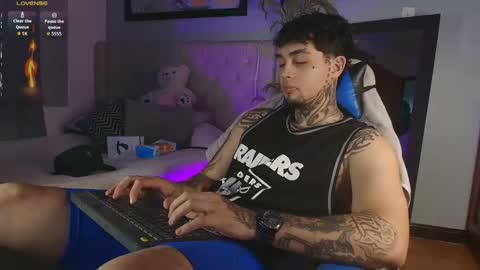 juan_alvarez18 online show from April 2026 11:35:01 PM