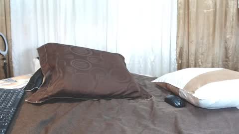 Snapshot of juan_and_luciana chatting on January 2025 03:12:02 PM online show from January 2025 03:12:02 PM