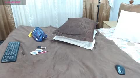 Snapshot of juan_and_luciana chatting on January 2025 02:58:01 PM online show from January 2025 02:58:01 PM