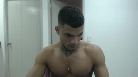juan_gomez_1 online show from December 2024 12:02:01 PM