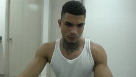 juan_gomez_1 online show from December 2024 10:26:02 PM