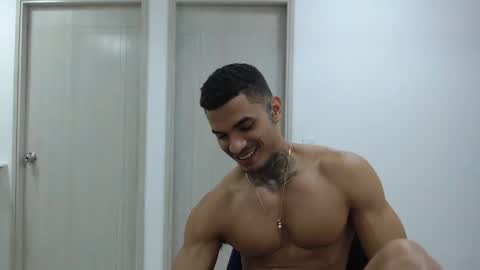 juan_gomez_1 online show from December 2024 10:01:02 PM