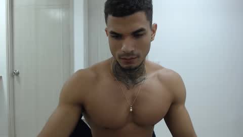 juan_gomez_1 online show from December 2024 11:41:02 AM