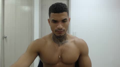 juan_gomez_1 online show from January 2025 10:37:02 AM