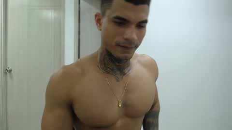 juan_gomez_1 online show from January 2025 01:41:02 PM