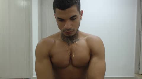 juan_gomez_1 online show from January 2025 11:17:01 AM