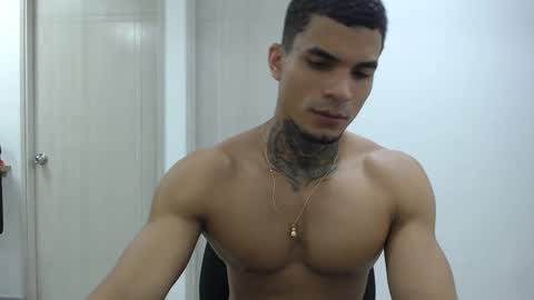juan_gomez_1 online show from January 2025 10:32:02 PM