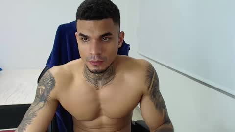 juan_gomez_1 online show from September 2025 12:22:02 AM
