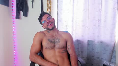 Snapshot of juanbladde chatting on January 2025 05:20:01 PM Juan Esteban online show from January 2025 05:20:01 PM
