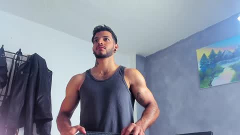 Juan Esteban online show from May 2026 01:02:02 AM