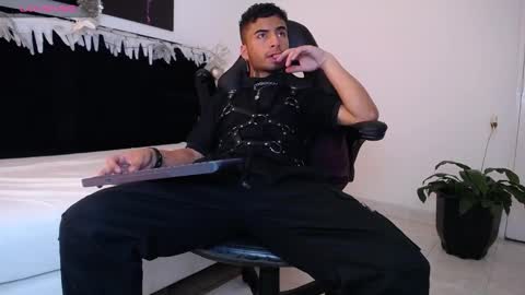 Snapshot of juancamilo66_ chatting on December 2024 05:31:02 AM juancamilo66_ online show from December 2024 05:31:02 AM