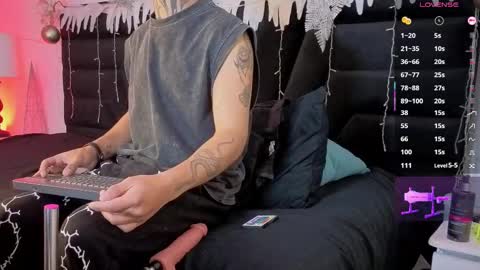 juancamilo66_ online show from December 2025 02:30:02 AM