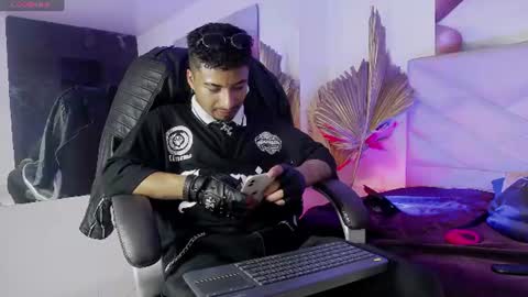 juancamilo66_ online show from June 2026 05:39:01 PM