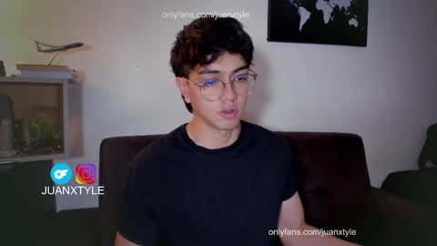 Snapshot of juancamroom chatting on September 2025 02:33:01 AM . online show from September 2025 02:33:01 AM