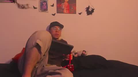 juanftmaria2 online show from October 2025 10:41:01 PM