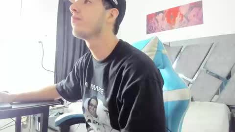 juannvalencia11 online show from April 2026 02:47:02 AM