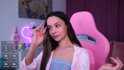 Angelina online show from November 2025 12:07:02 PM